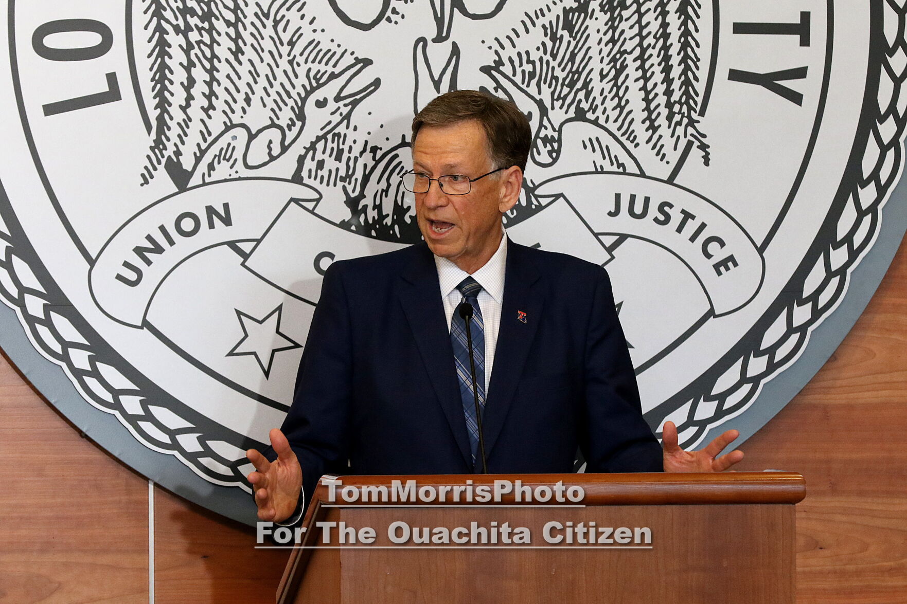 014-20211201-SonnyCumbiePresser.jpg